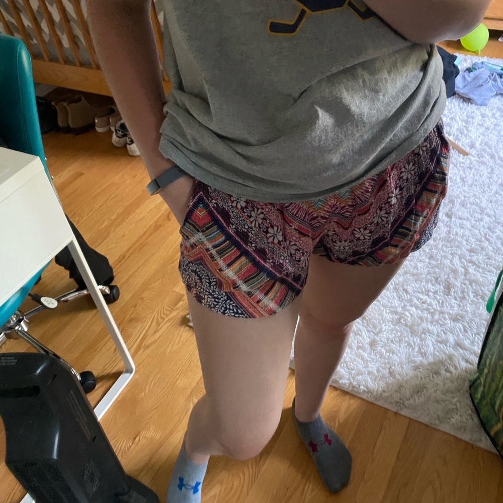 Patterned Shorts - Picture 7 of 9